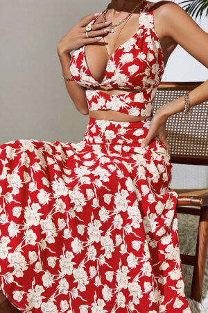 Stilvolles rückenfreies rotes Boho-Kleid