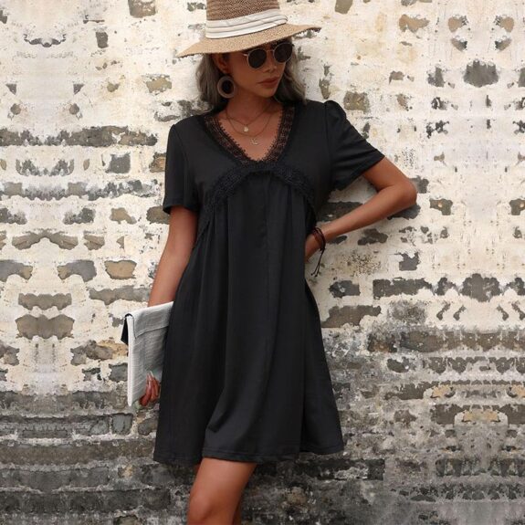 Fließendes Boho-Kleid mit kurzen Ärmeln
