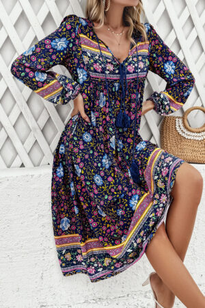 Lebhaftes Boho Kleid Mit Blumendruck