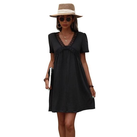 Bequemes Schwarzes böhmisches Kleid Outfit