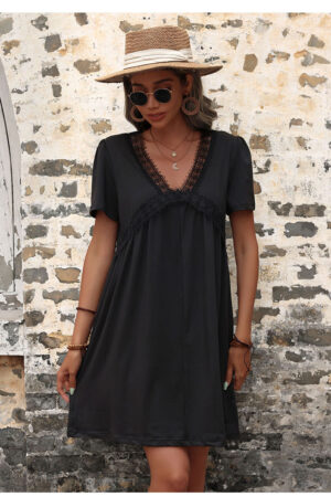 Fließendes Boho-Kleid mit kurzen Ärmeln
