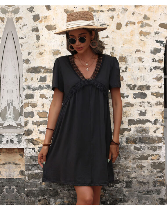 Fließendes Boho-Kleid mit kurzen Ärmeln