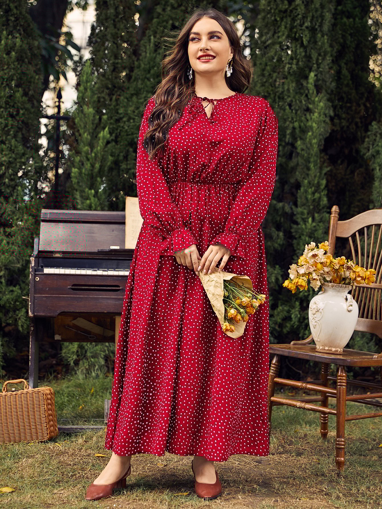 Plus Size vintage Dress Delight