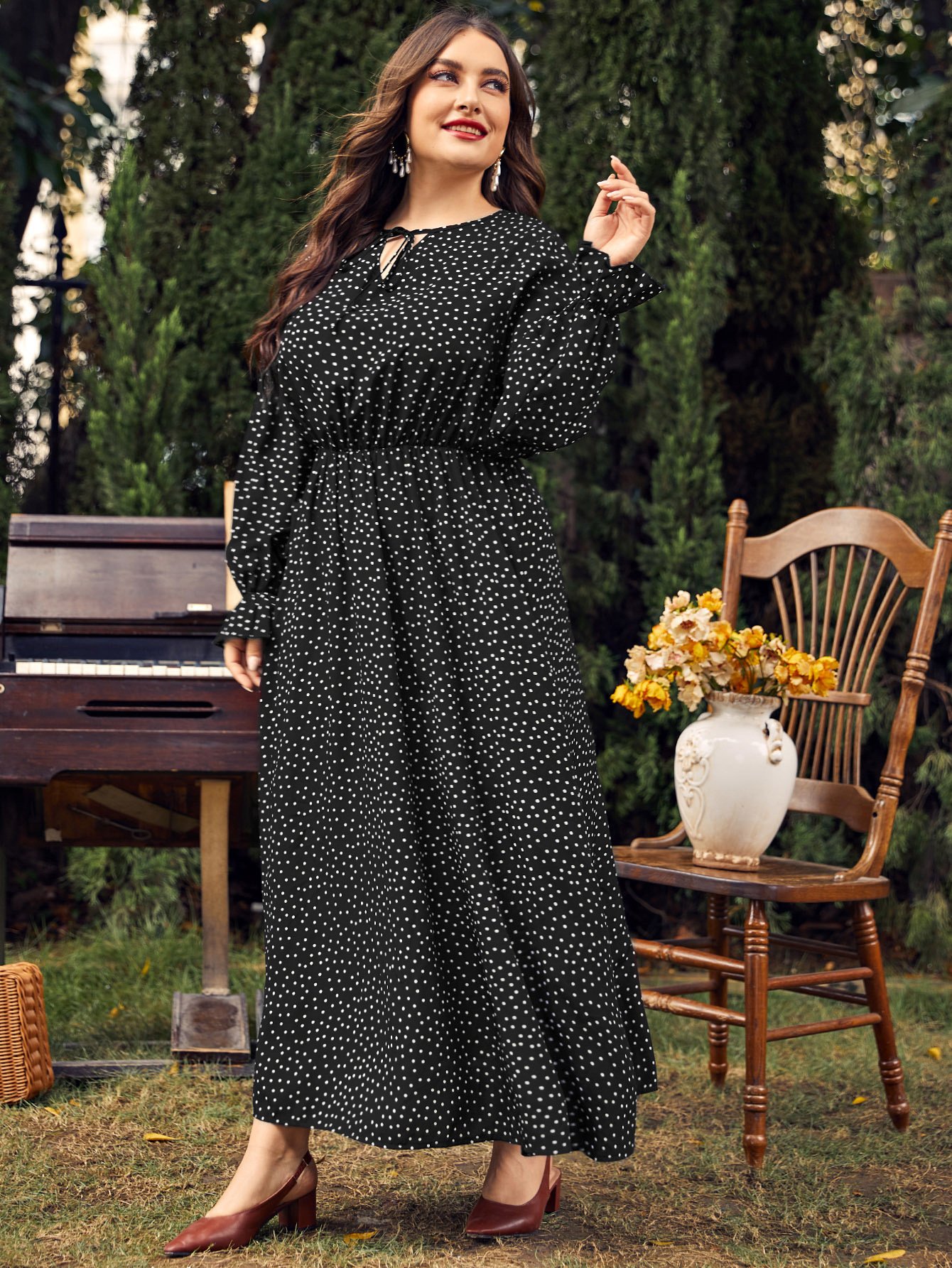 Plus Size vintage Dress Delight