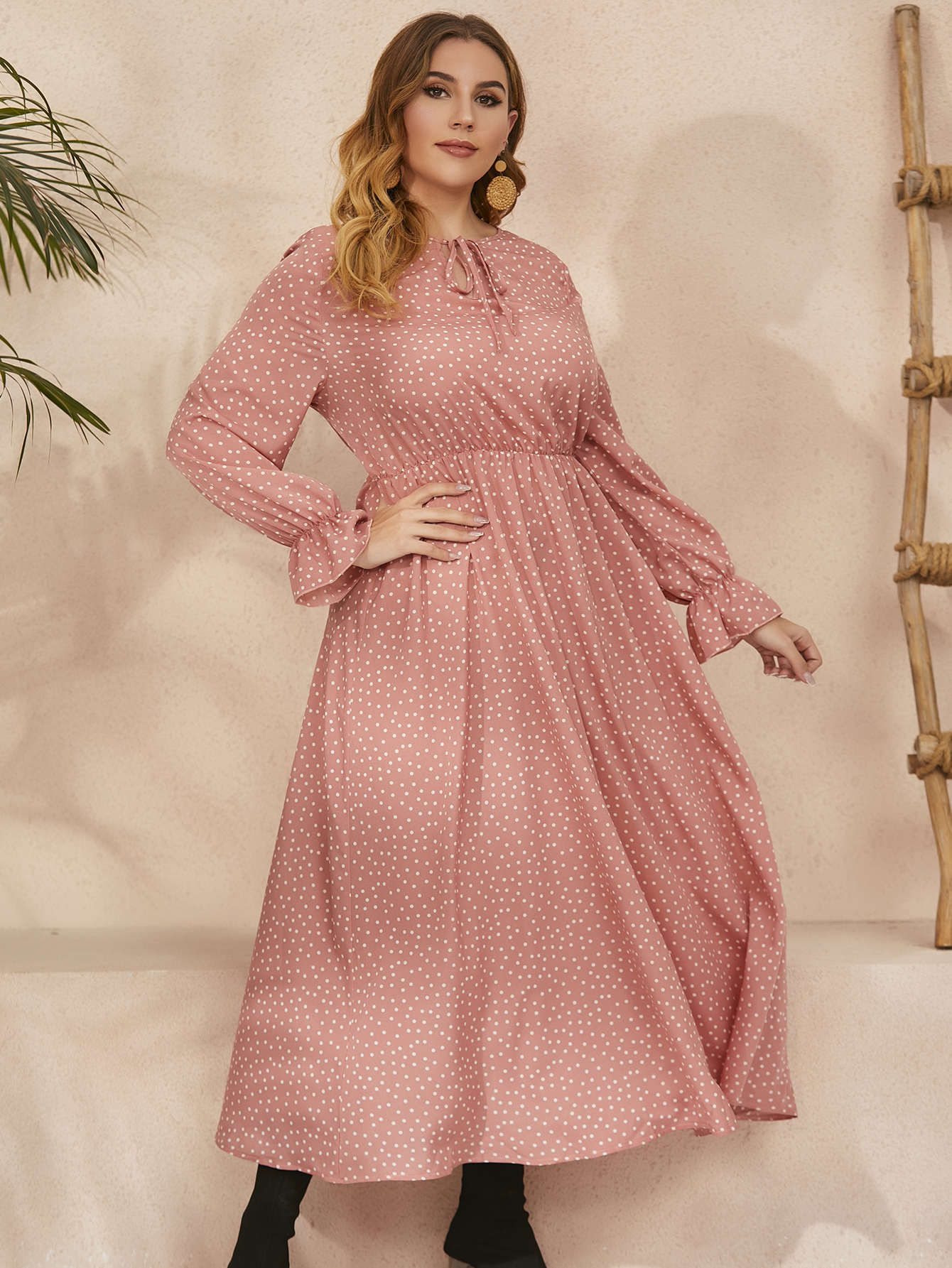 Plus Size vintage Dress Delight