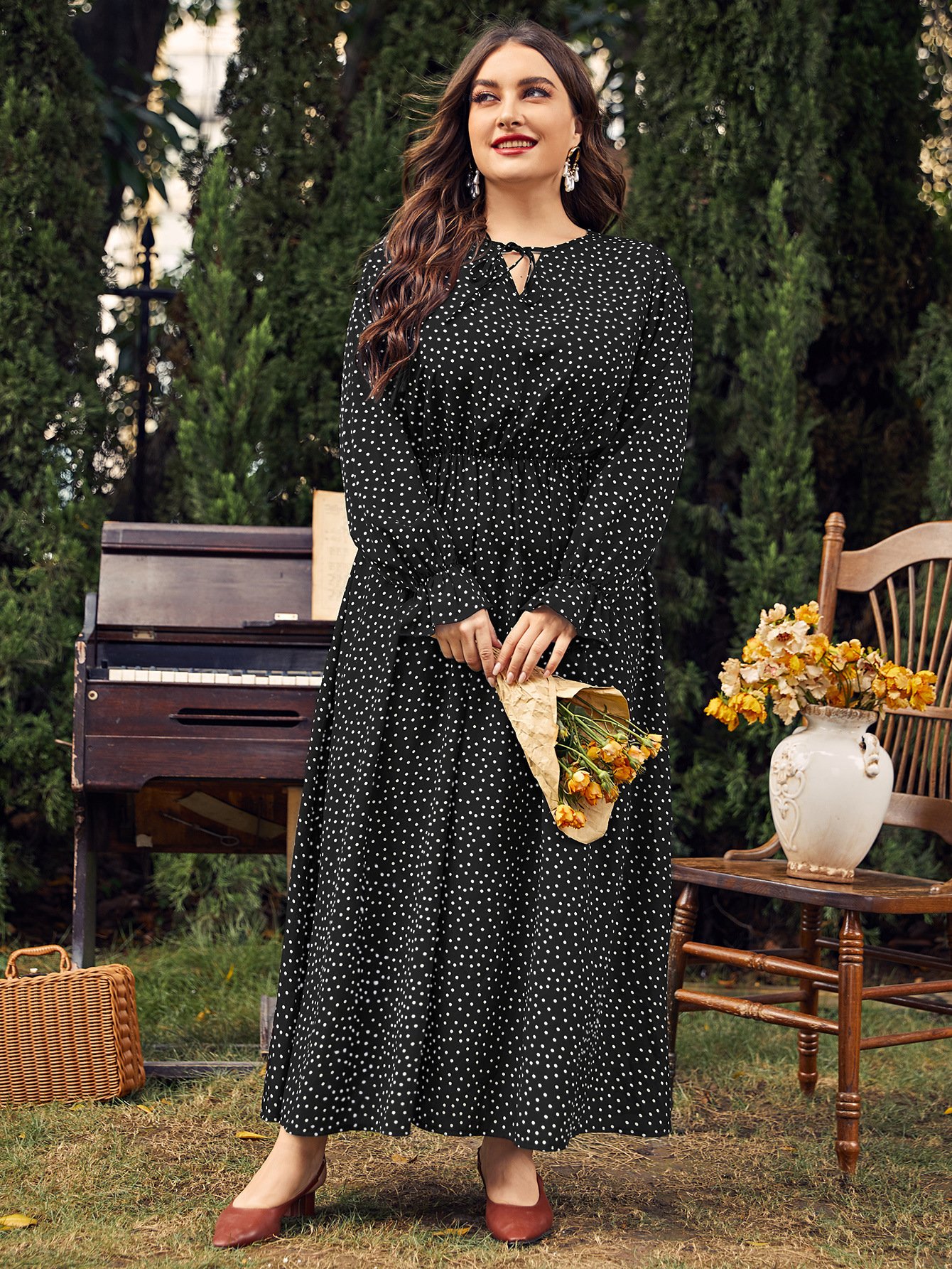 Plus Size vintage Dress Delight