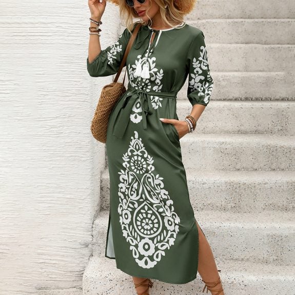 Grünes Boho-Kleid mit ethnischem Druck